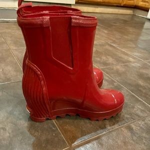 Sorel Red Wedge Boots  Size 9